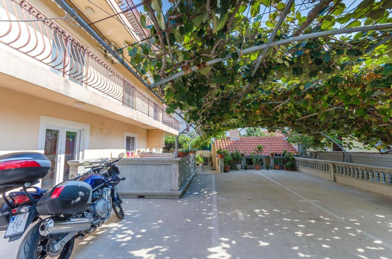 Apartments Mira I Vodice Eksteriør billede